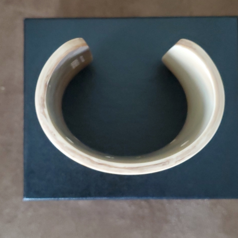 Authentic Fendi Cuff Bracelet Acrylic Brown - Picture 7 of 8